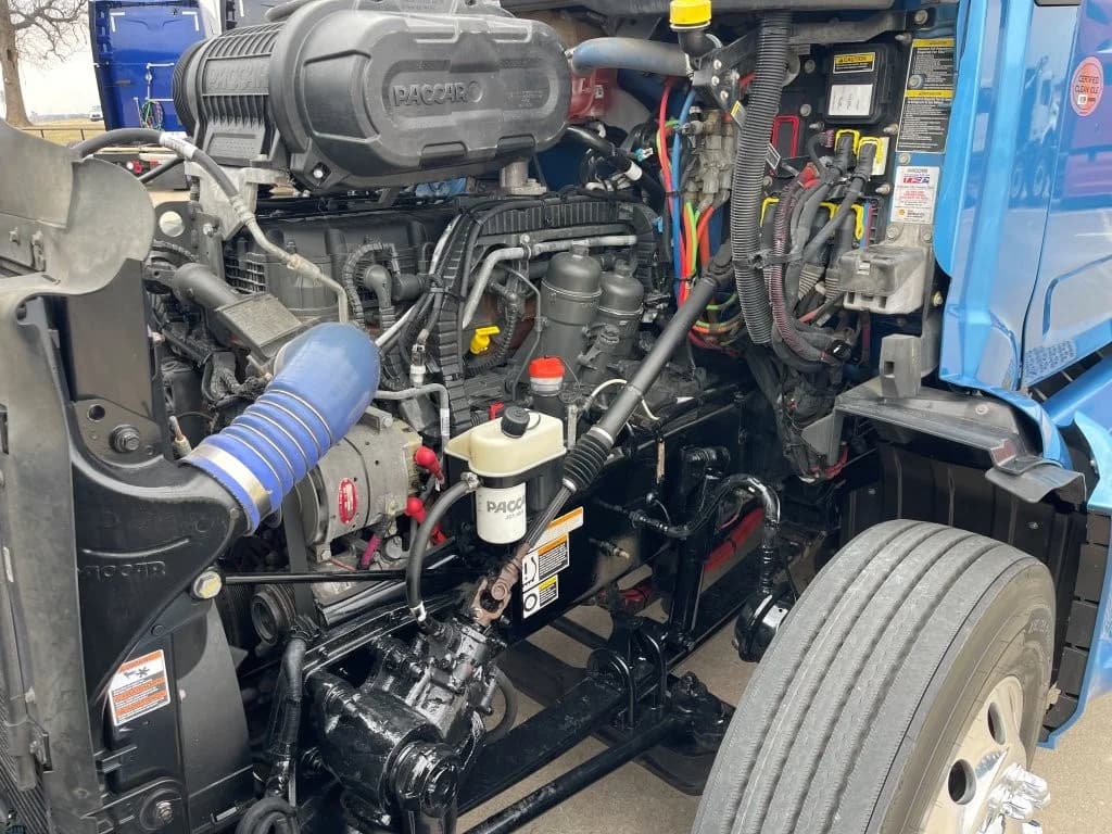 2023 Peterbilt 579 in Louisville, KY — photo 9