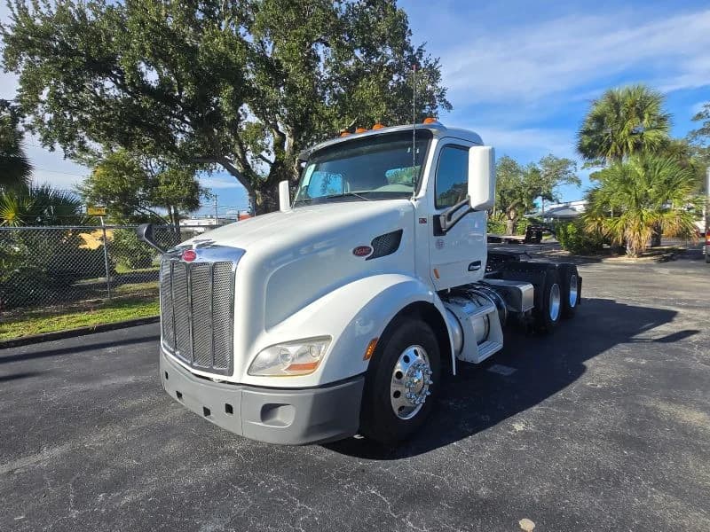 2021 Peterbilt 579 in Fort Lauderdale, FL — photo 2