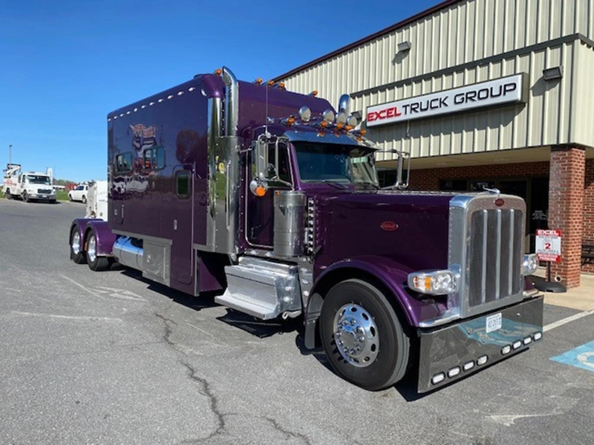 2022 Peterbilt 389 — photo 2