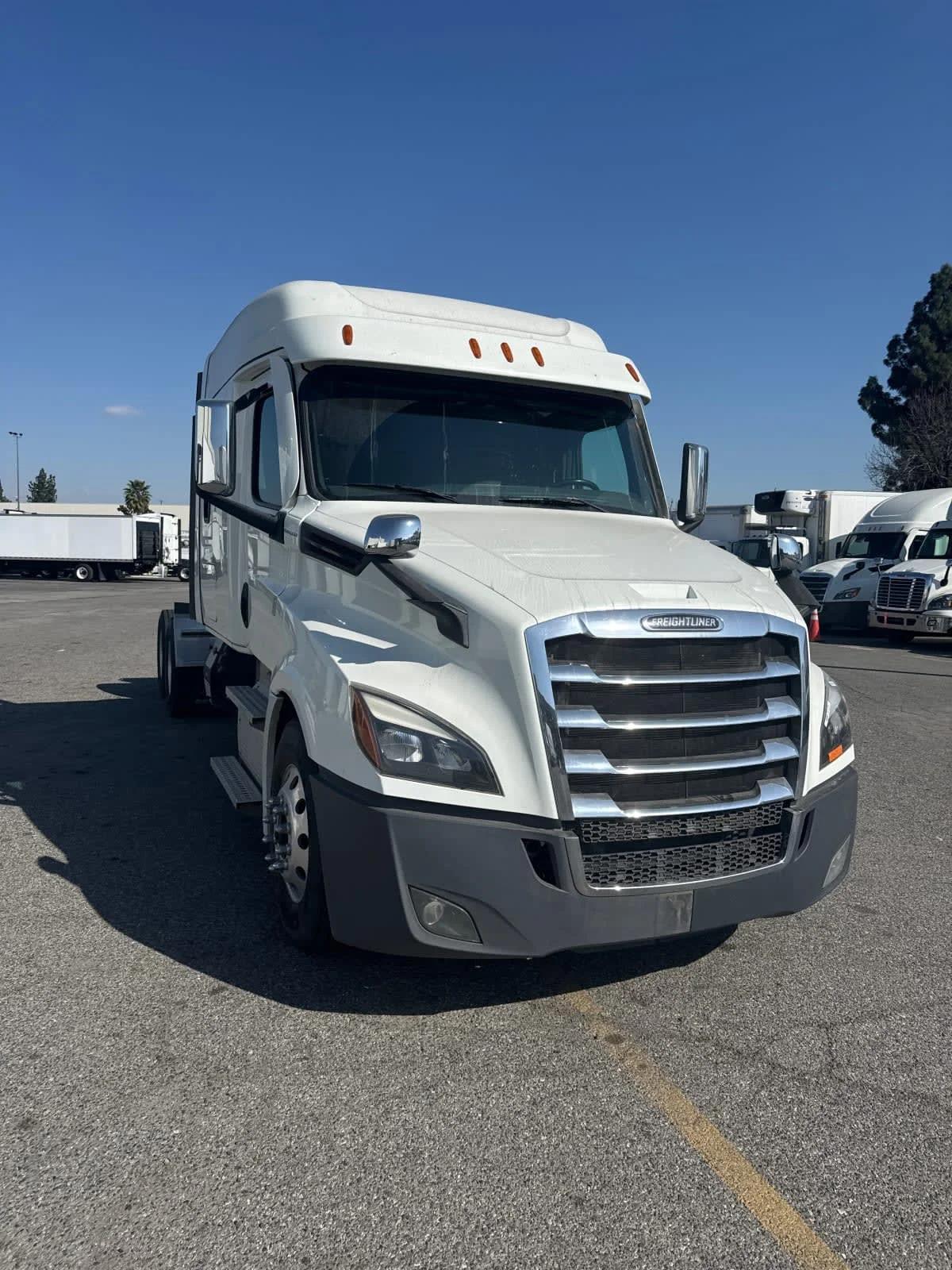 2020 Freightliner Cascadia in Pomona, CA — photo 3