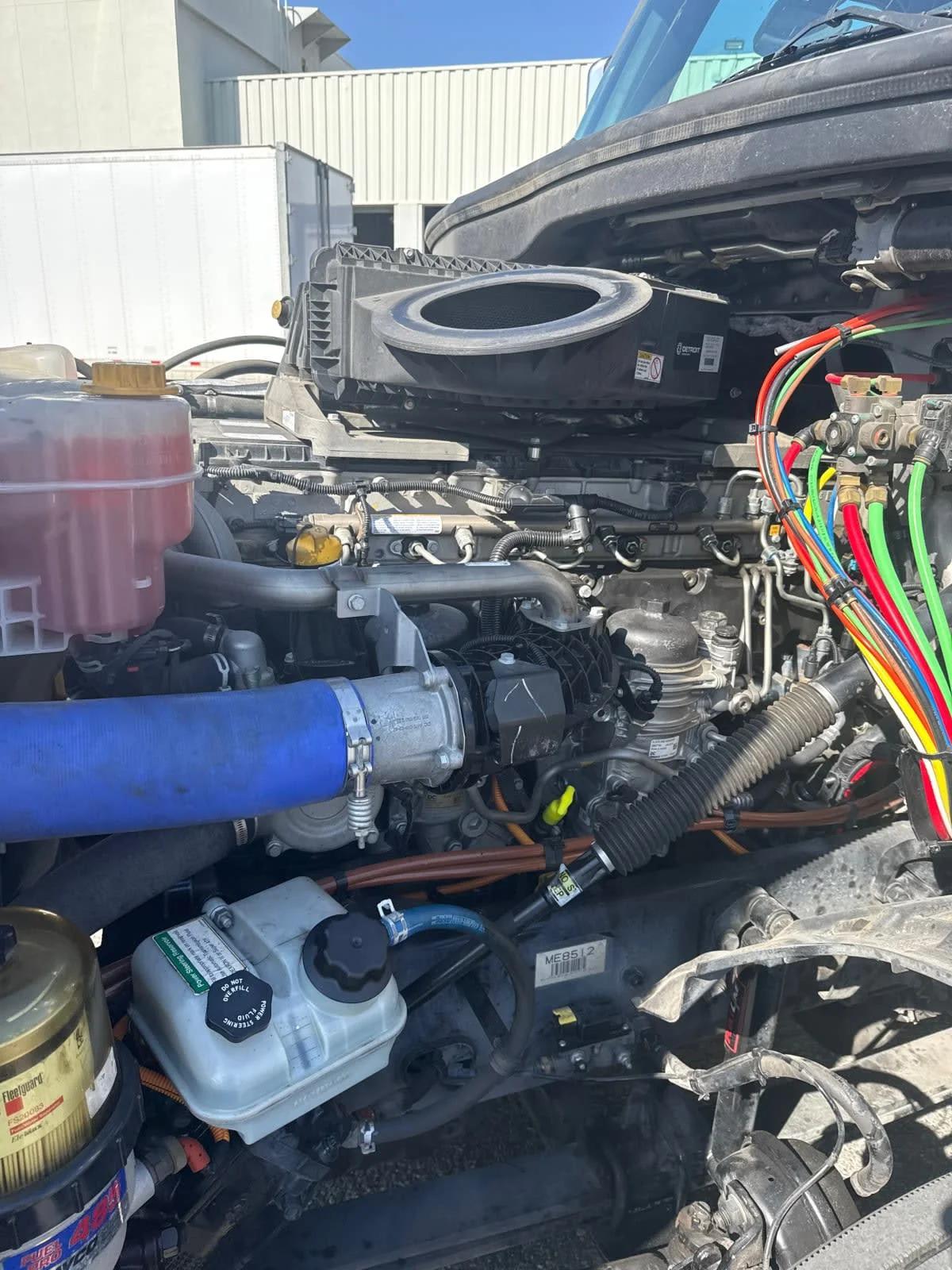 2020 Freightliner Cascadia in Pomona, CA — photo 9
