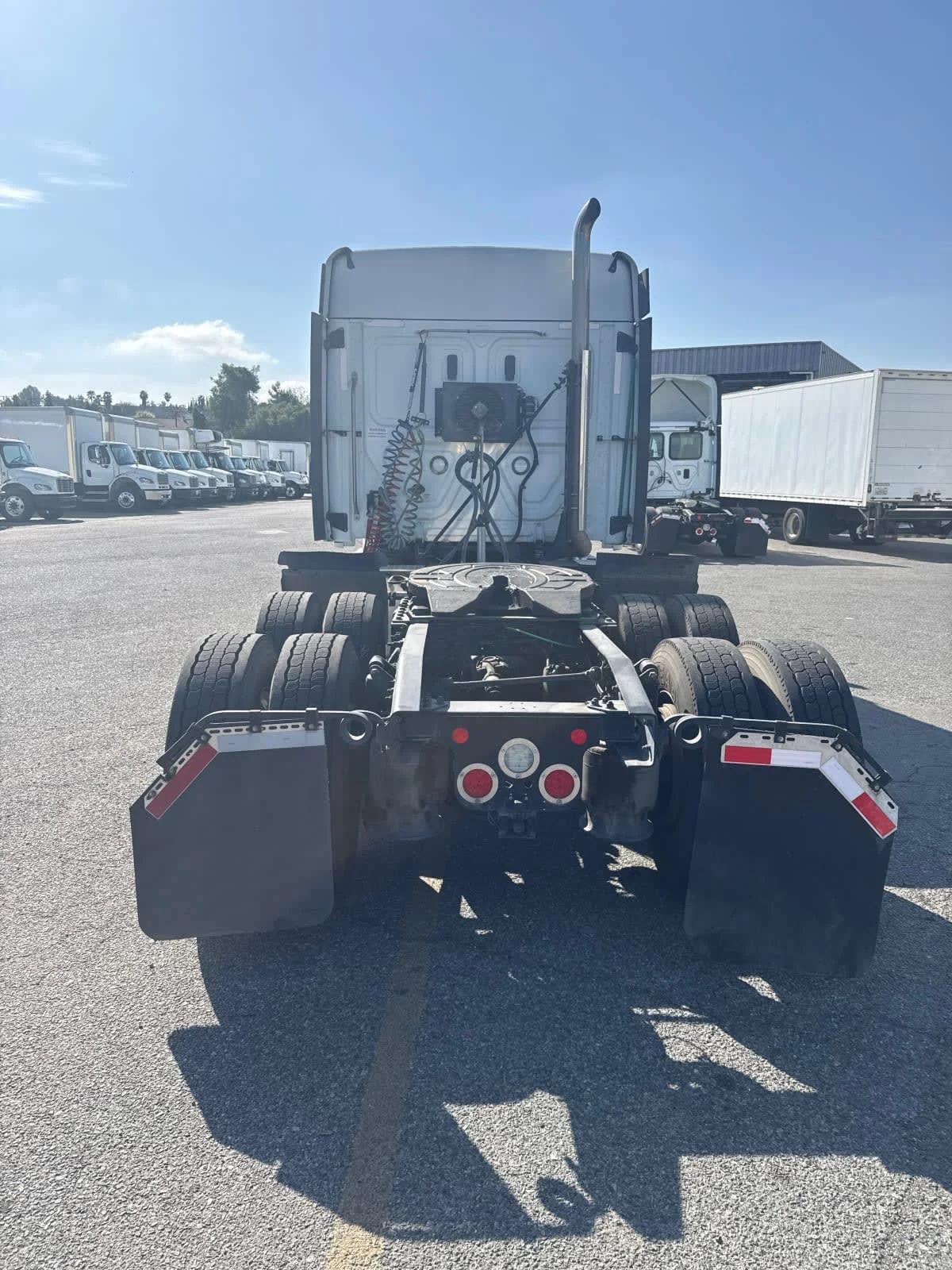 2020 Freightliner Cascadia in Pomona, CA — photo 5