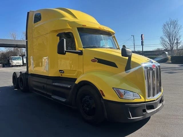 2023 Peterbilt 579 in Charlotte, NC — photo 3