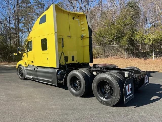 2023 Peterbilt 579 in Charlotte, NC — photo 8