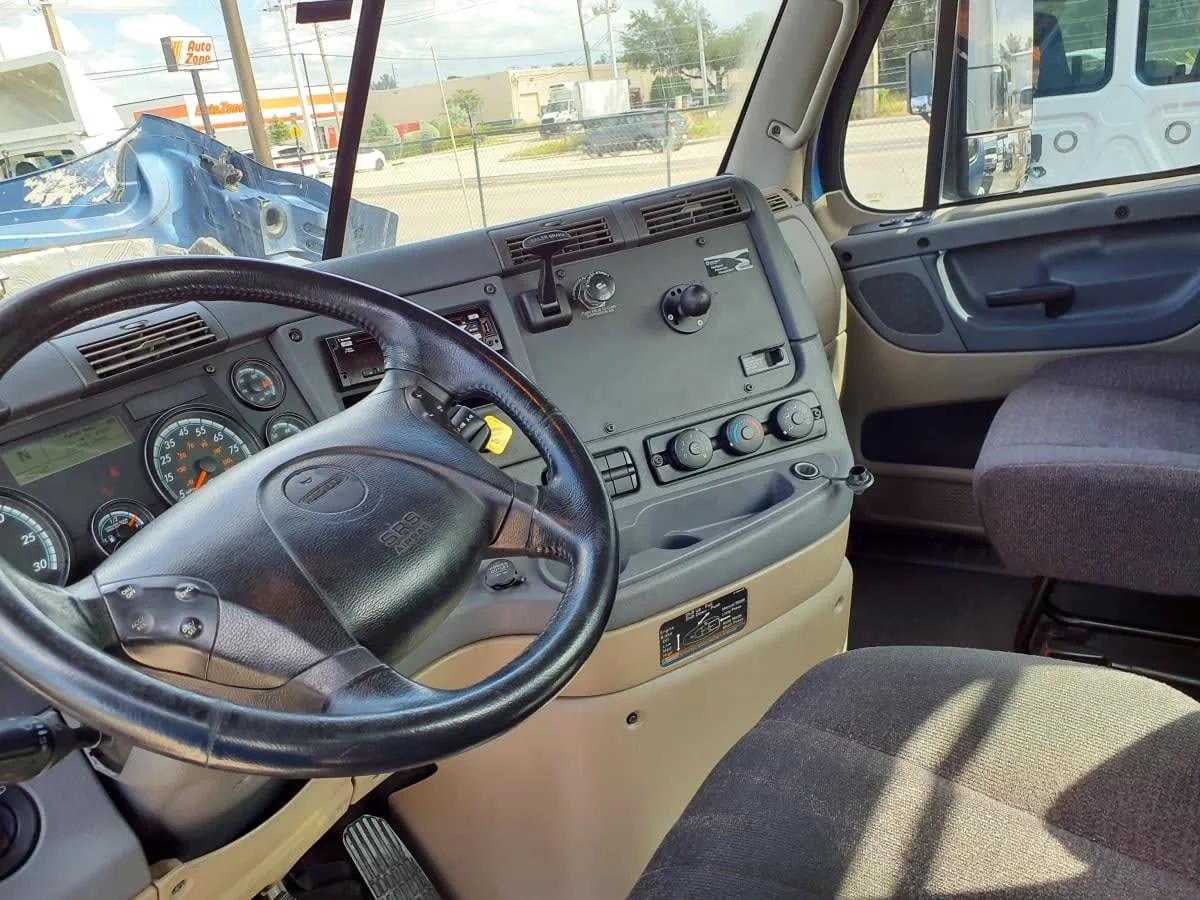 2018 Freightliner Cascadia in Miami, FL — photo 7