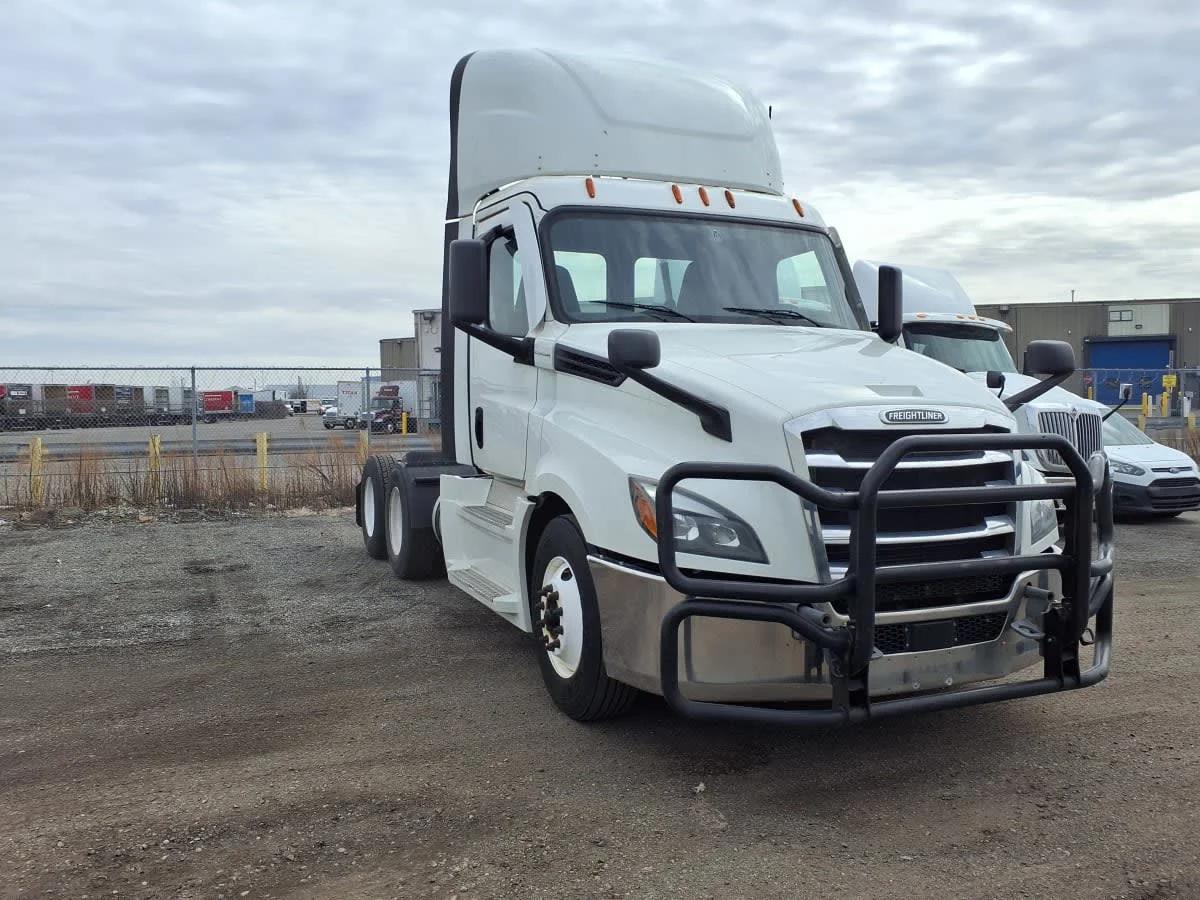 2021 Freightliner Cascadia in Taylor, MI — photo 3