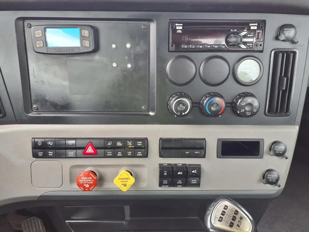 2021 Freightliner Cascadia in Taylor, MI — photo 10