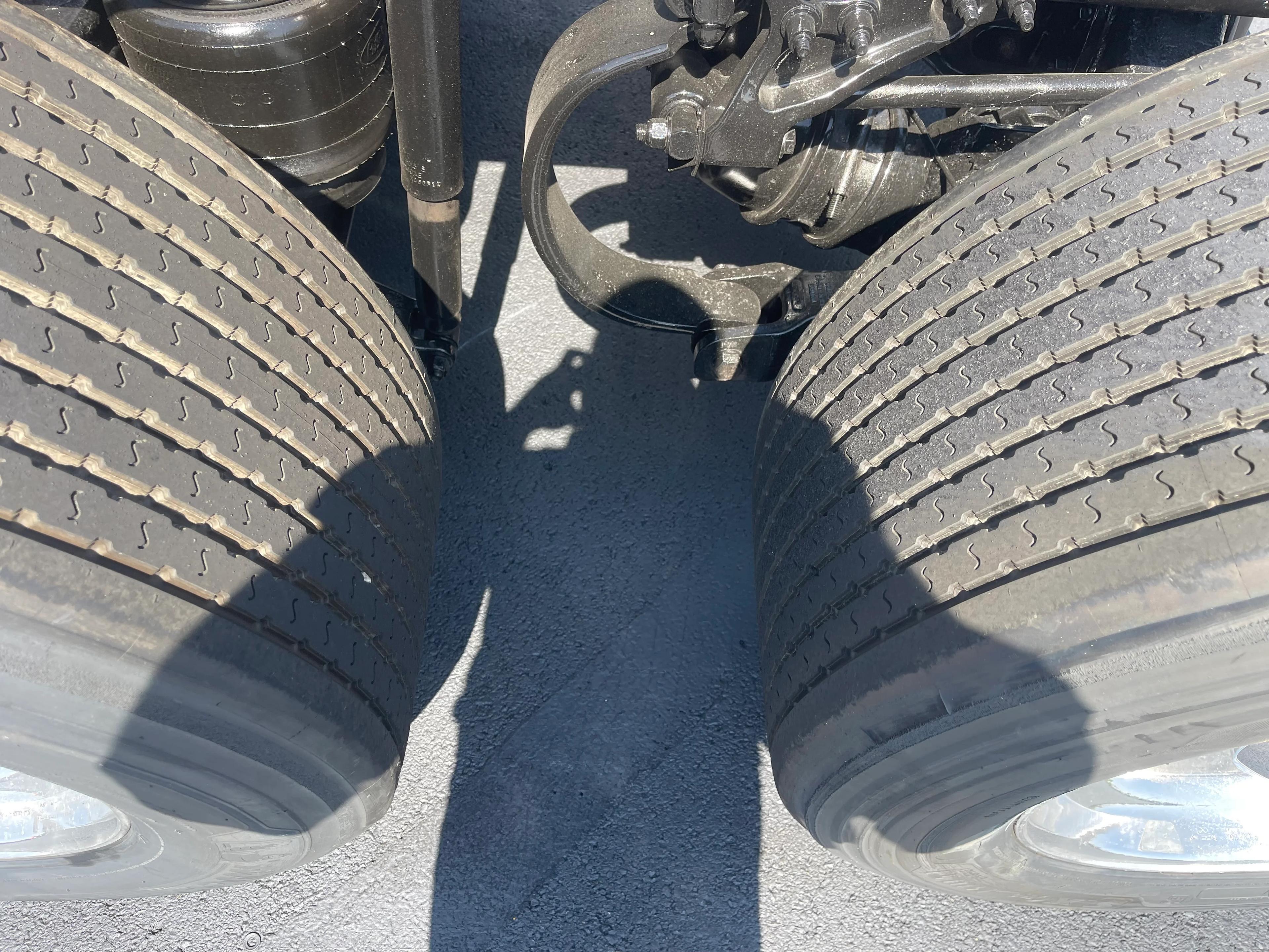 2020 Peterbilt 579 in Dayton, OH — photo 13