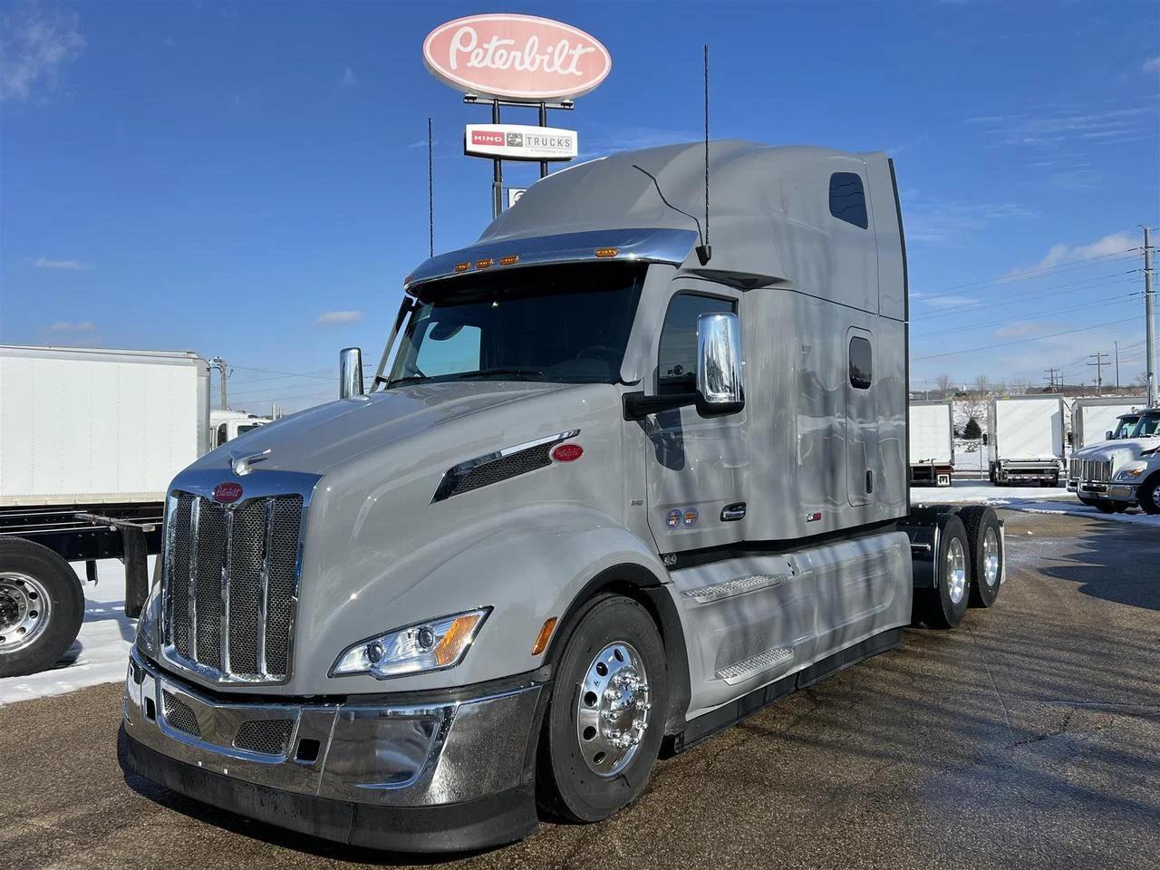 2027 Peterbilt 579 in South St. Paul, MN — photo 12