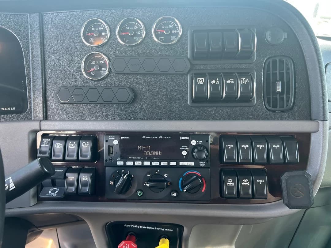 2023 Peterbilt 389 in Tyler, TX — photo 12