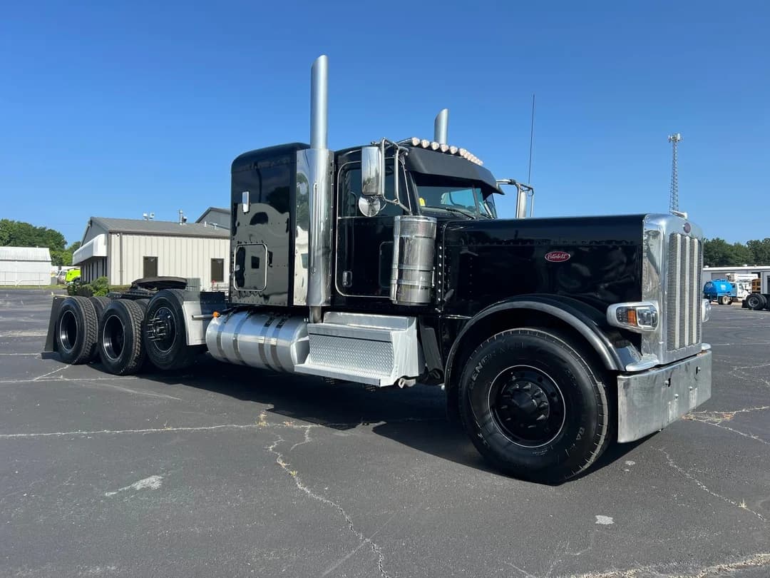 2023 Peterbilt 389 in Tyler, TX — photo 2