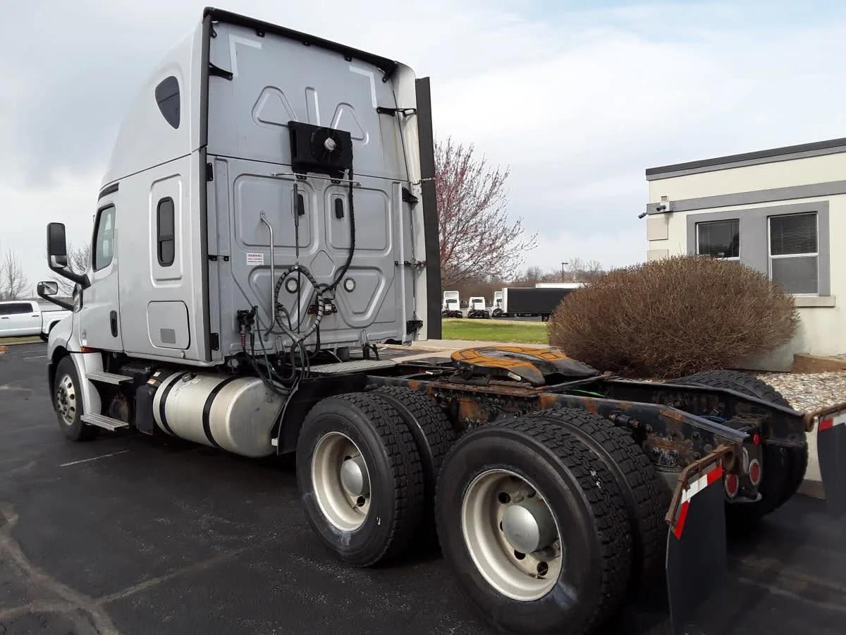 2020 Freightliner Cascadia in Altoona, IA — photo 6
