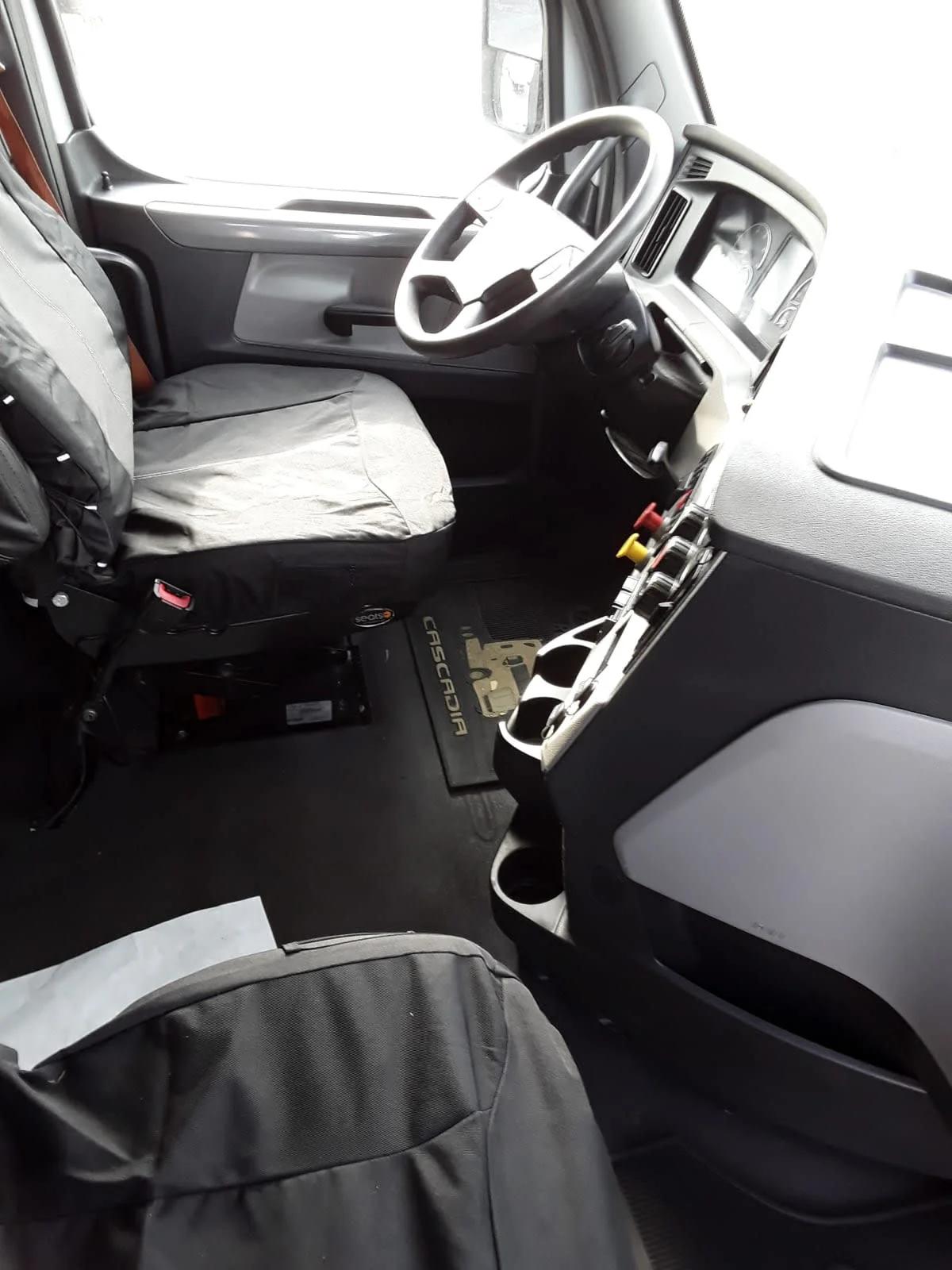 2020 Freightliner Cascadia in Altoona, IA — photo 9