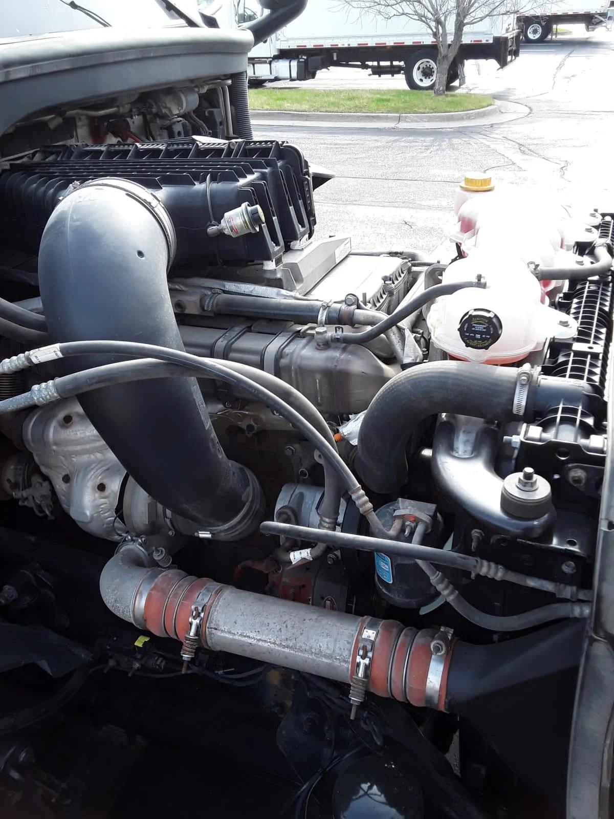 2020 Freightliner Cascadia in Altoona, IA — photo 12
