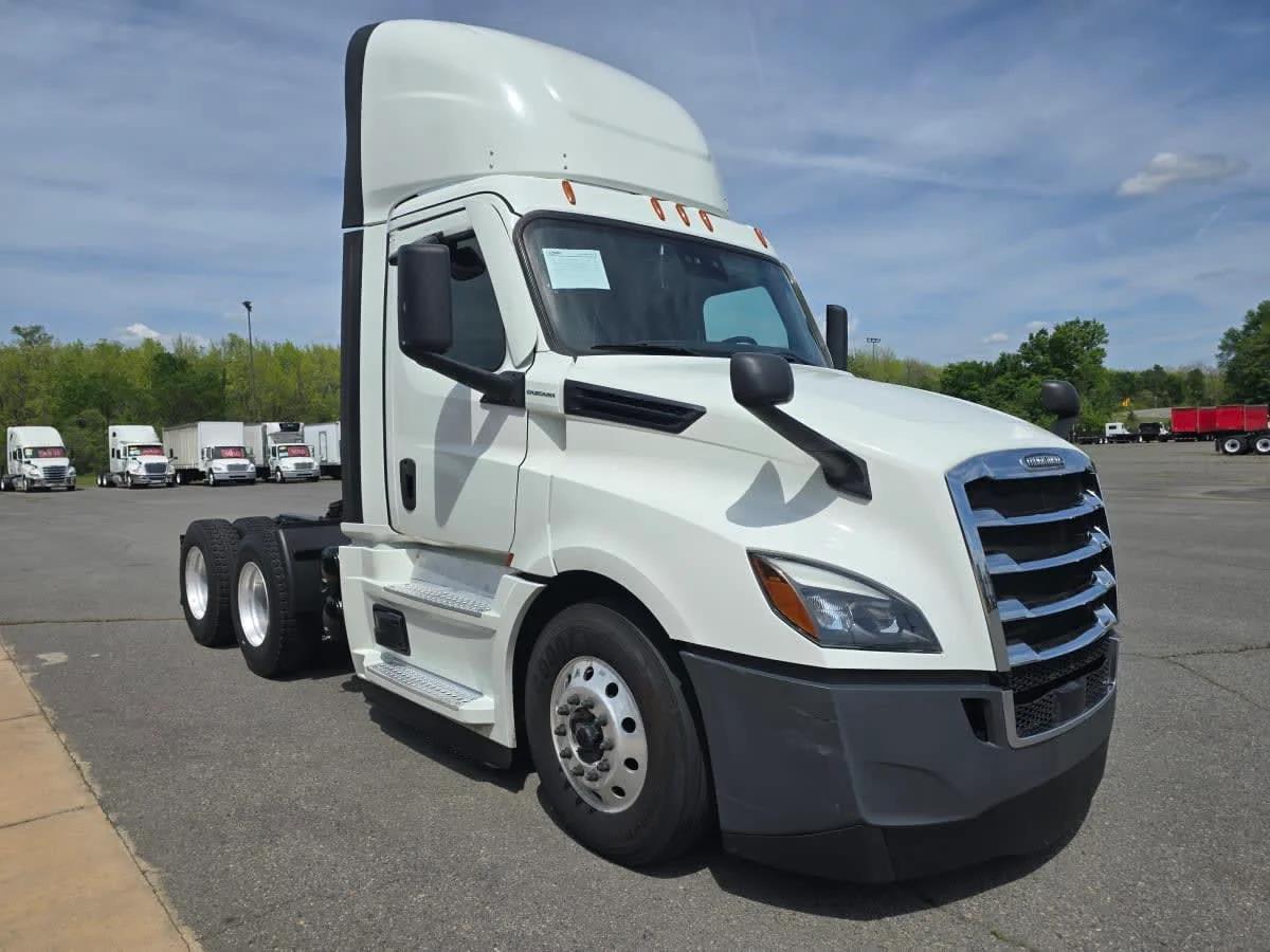 2022 Freightliner Cascadia in North Little Rock, AR — photo 3