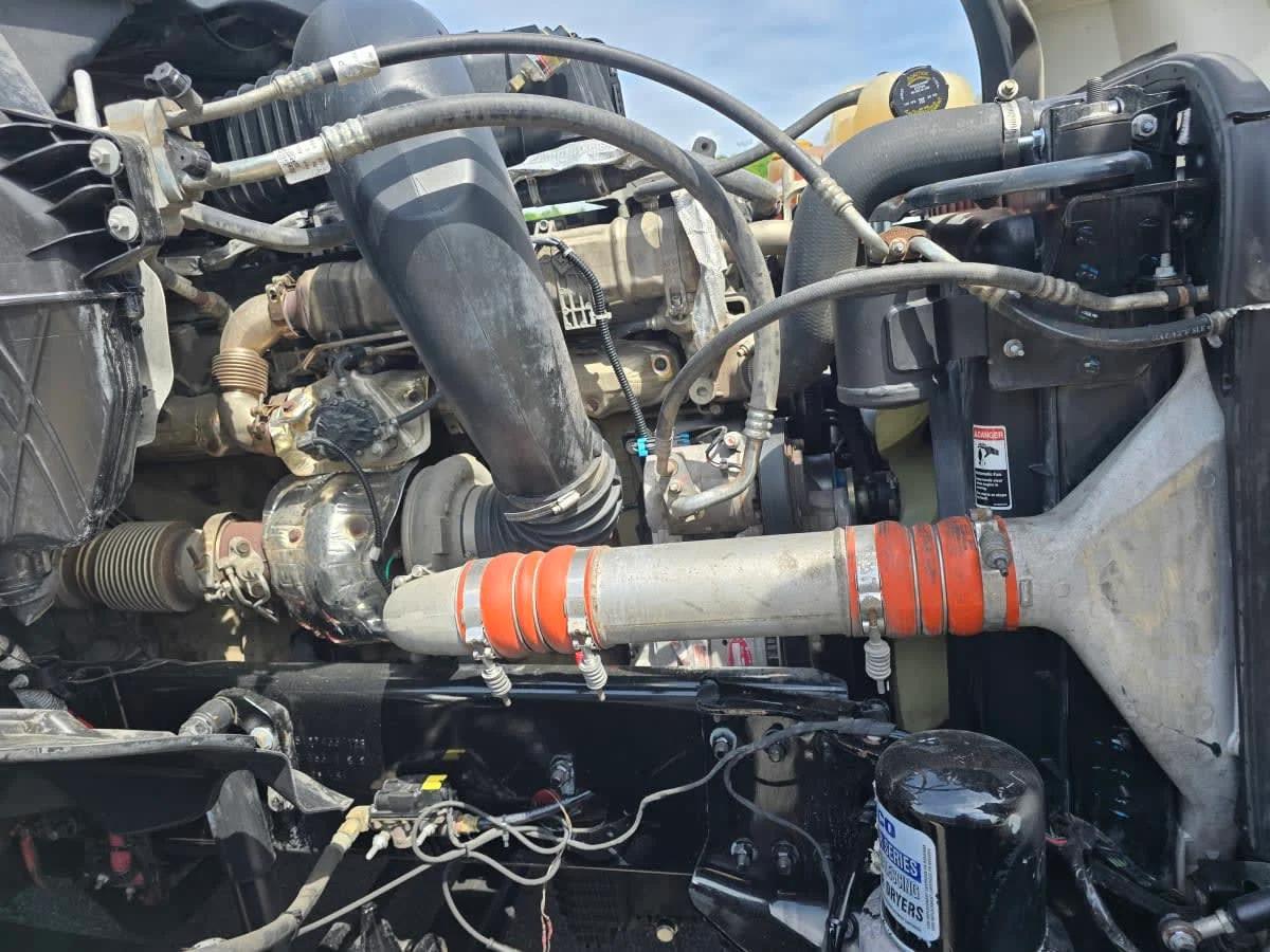 2022 Freightliner Cascadia in North Little Rock, AR — photo 9