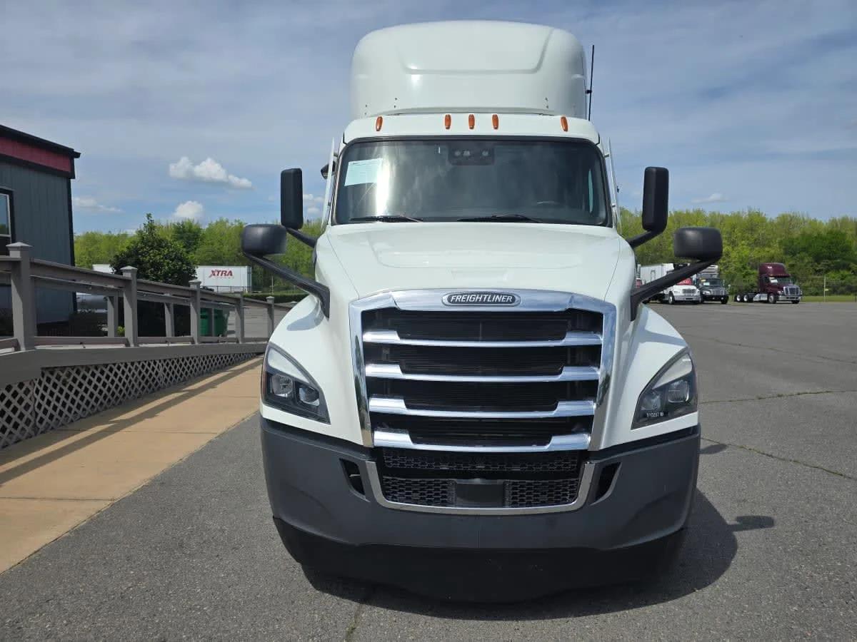 2022 Freightliner Cascadia in North Little Rock, AR — photo 2