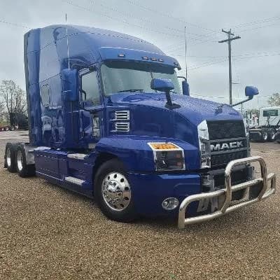 2020 Mack Anthem — photo 4