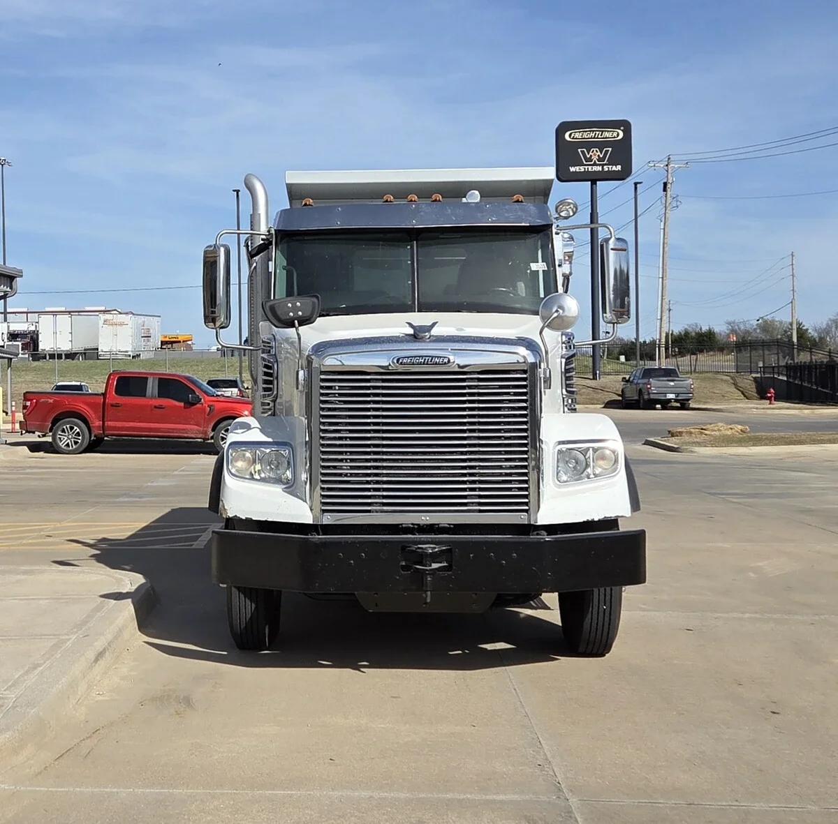 2021 Freightliner 122SD in Fort Worth, TX — photo 2
