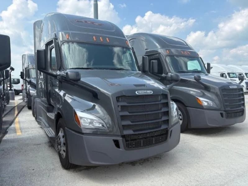 2026 Freightliner Cascadia in Columbus, OH — photo 3