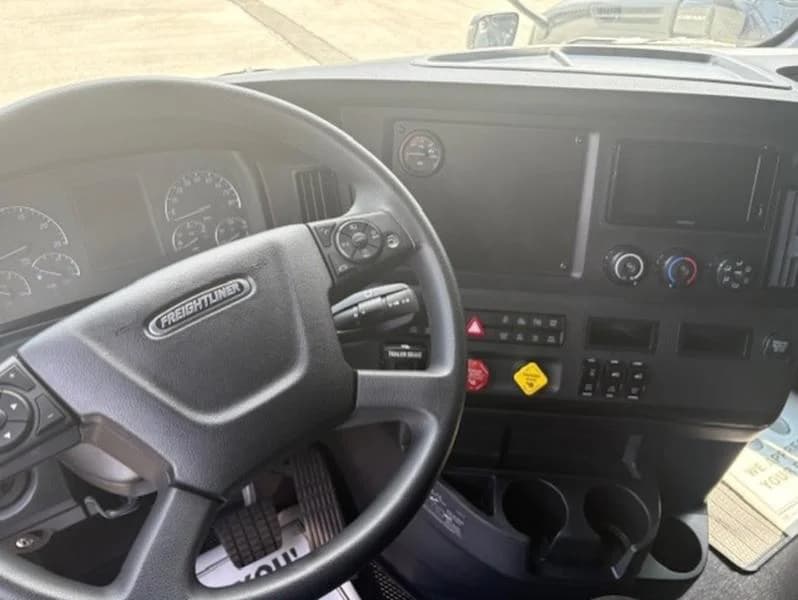 2026 Freightliner Cascadia in Columbus, OH — photo 5