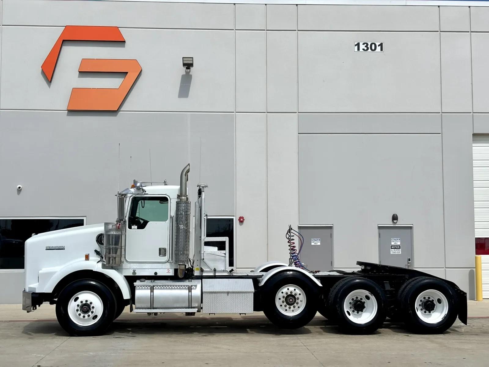 2001 Kenworth T800 in Hutchins, TX — photo 4