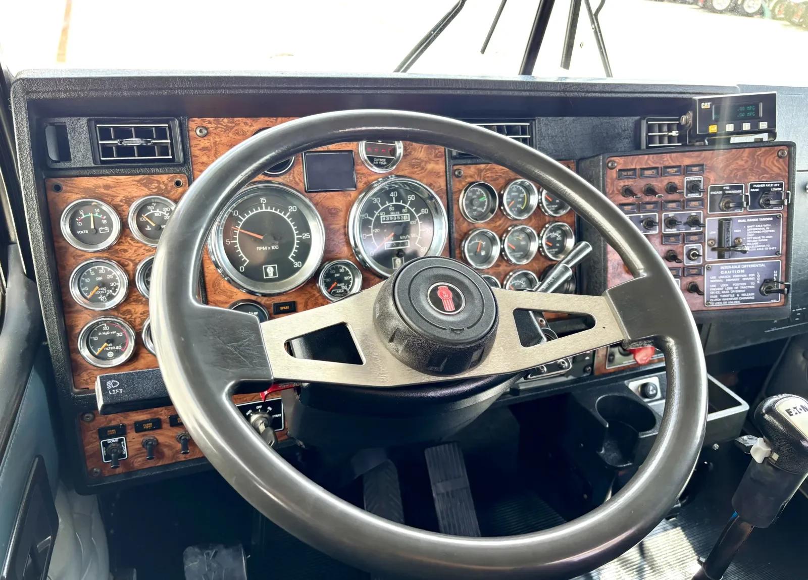 2001 Kenworth T800 in Hutchins, TX — photo 16