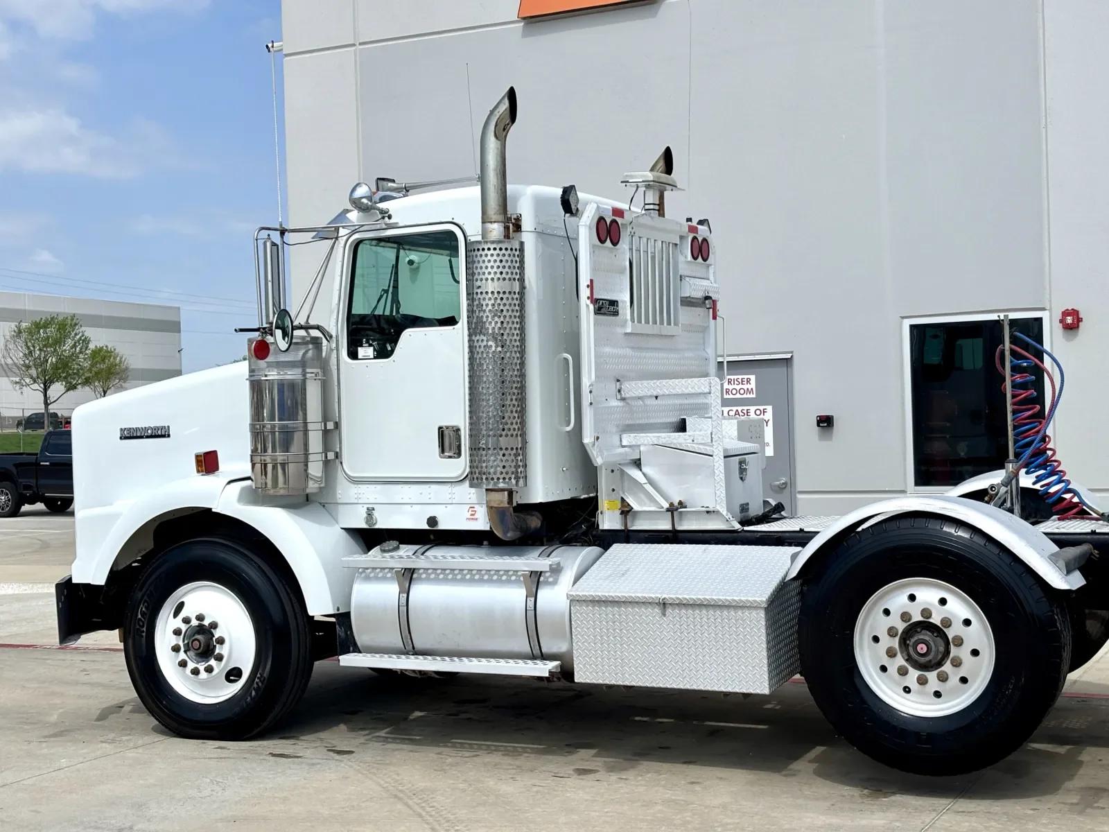 2001 Kenworth T800 in Hutchins, TX — photo 8