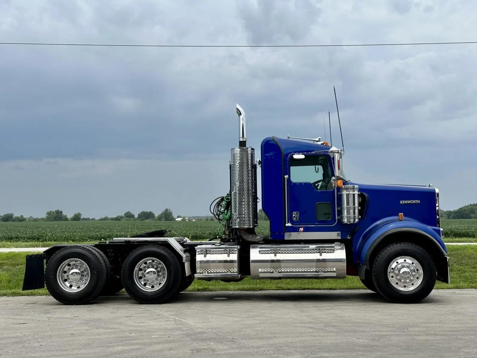 2018 Kenworth W900 in New Lenox, IL — photo 3