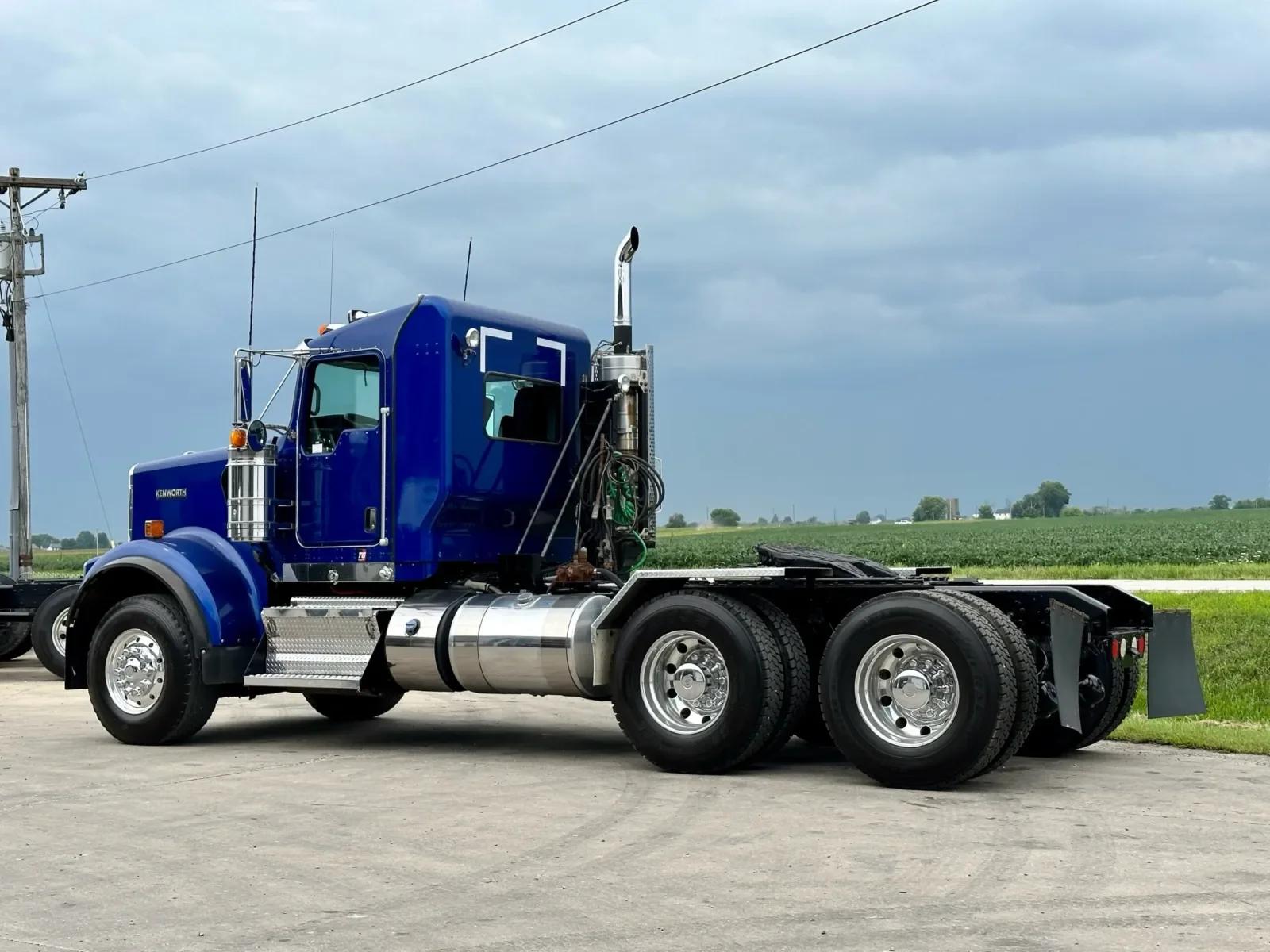 2018 Kenworth W900 in New Lenox, IL — photo 6