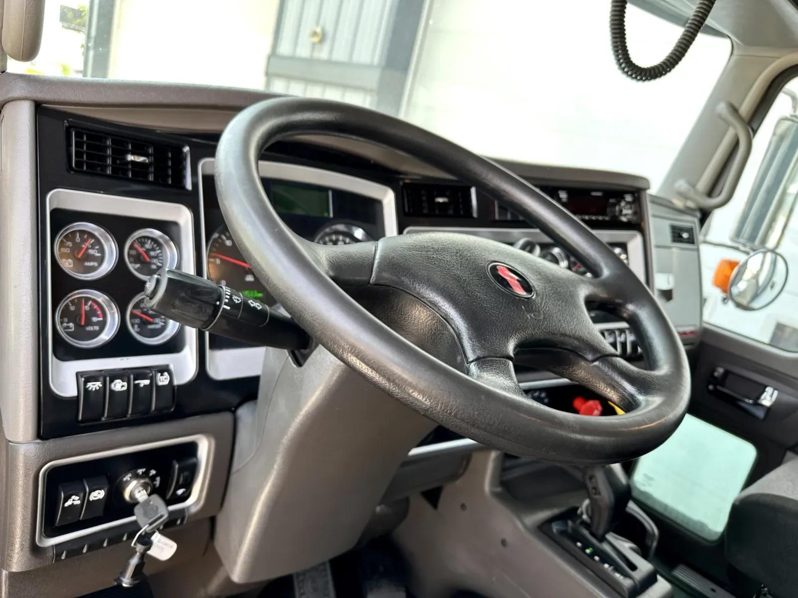 2018 Kenworth W900 in New Lenox, IL — photo 15