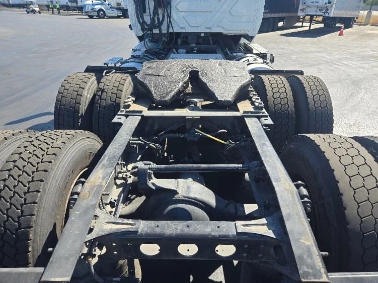 2019 International LT in Stockton, CA — photo 6