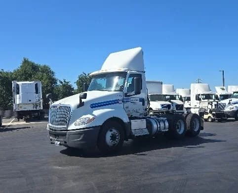 2019 International LT in Stockton, CA — photo 3