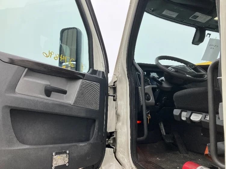 2019 Freightliner Cascadia in Baltimore, MD — photo 9