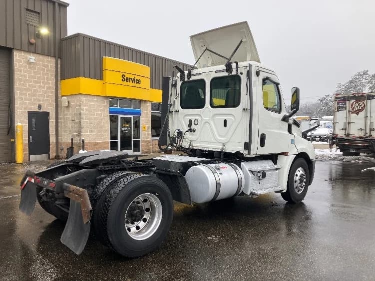2019 Freightliner Cascadia in Baltimore, MD — photo 7