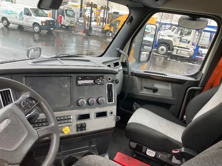 2019 Freightliner Cascadia in Baltimore, MD — photo 10