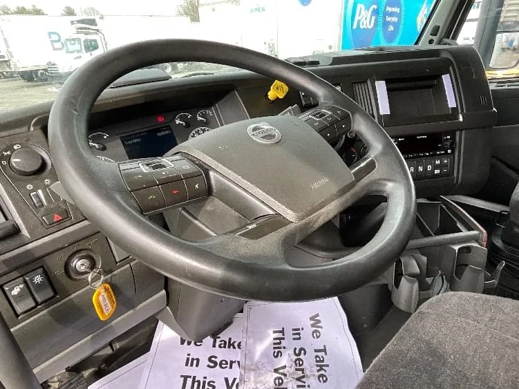 2022 Volvo VNL 760 in Reading, PA — photo 10