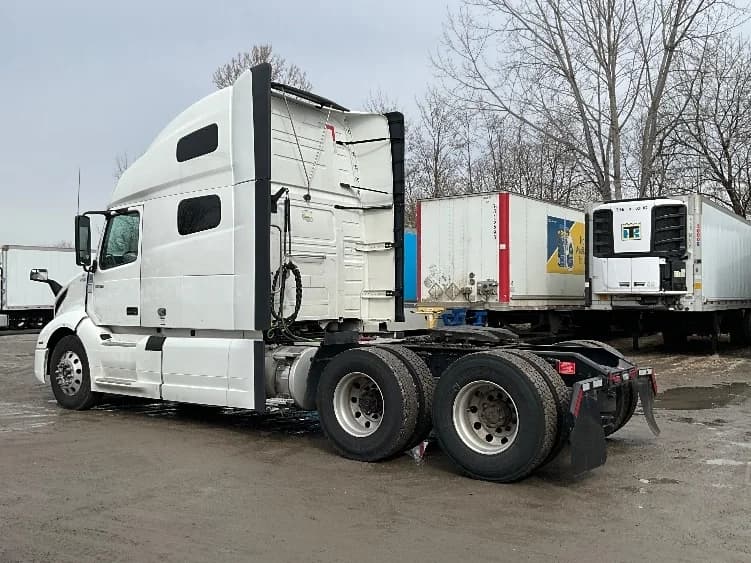 2022 Volvo VNL 760 in Reading, PA — photo 5