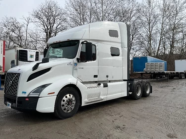 2022 Volvo VNL 760 in Reading, PA — photo 3