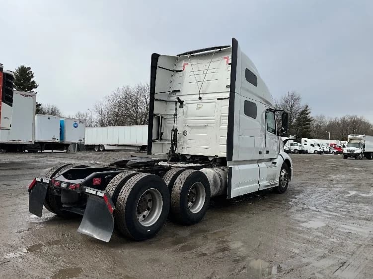 2022 Volvo VNL 760 in Reading, PA — photo 7