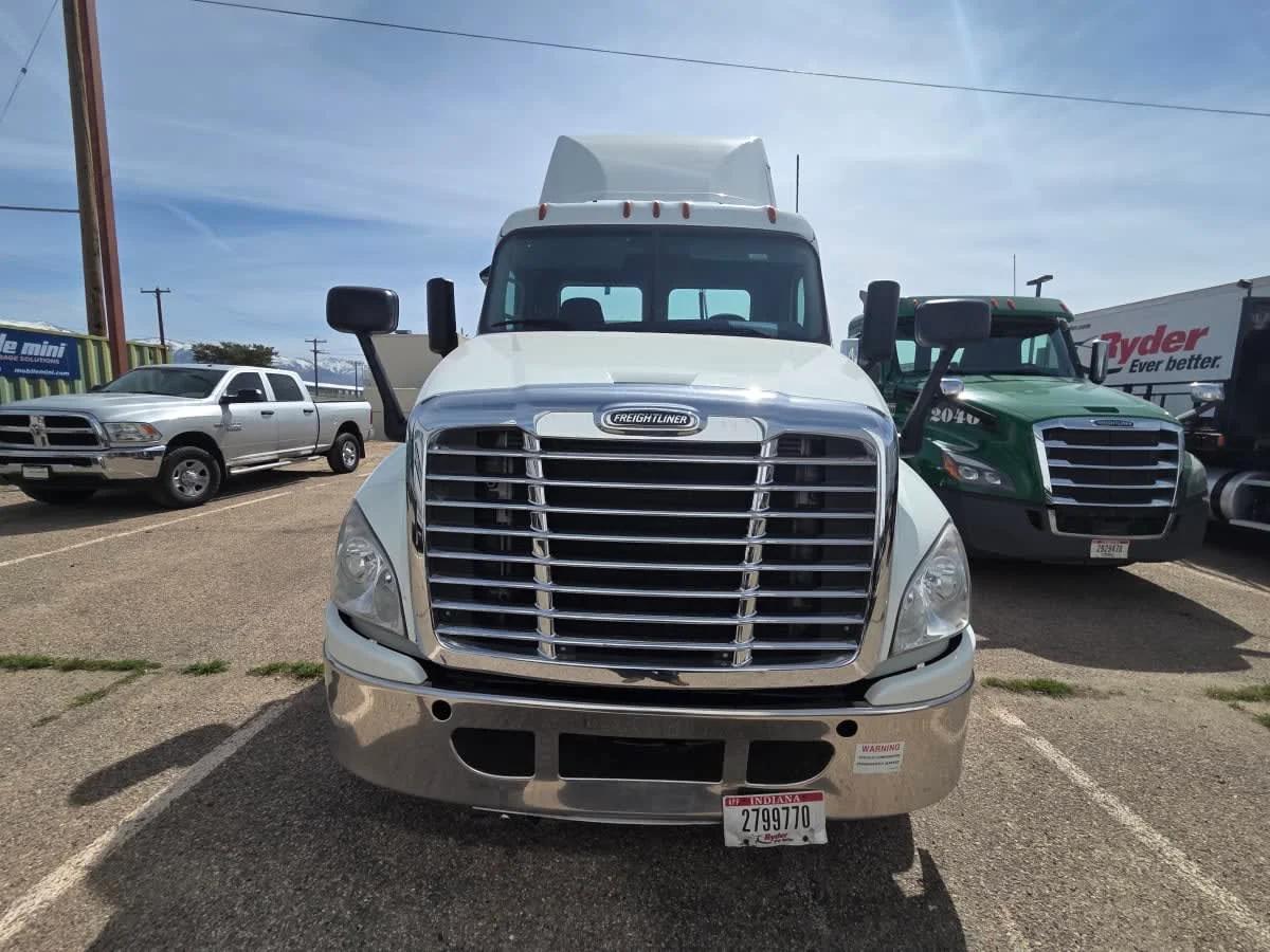 2018 Freightliner Cascadia in Commerce City, CO — photo 2