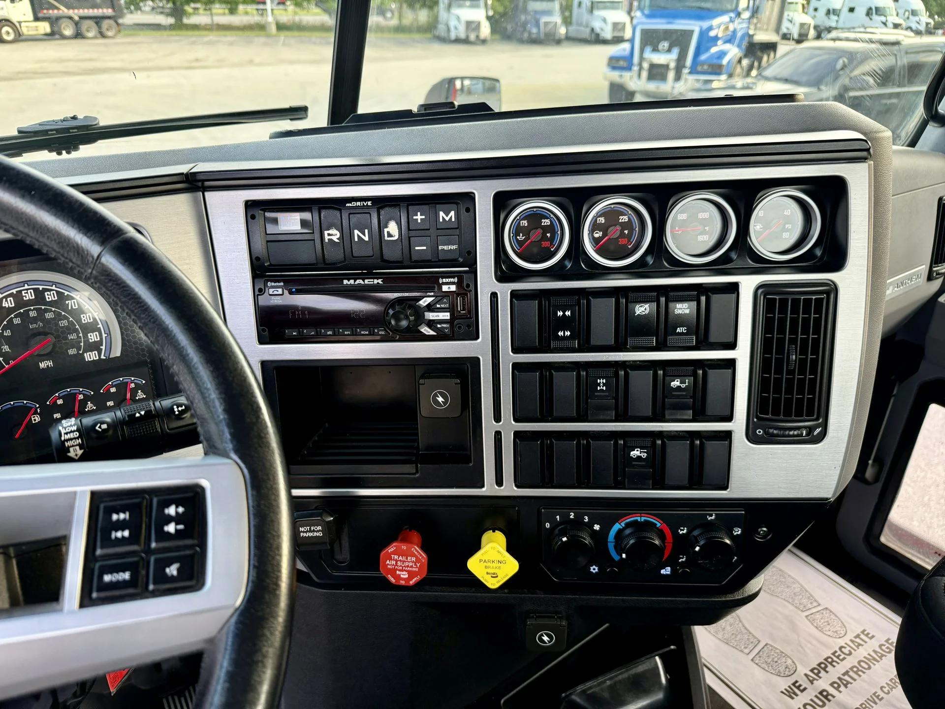2020 Mack Anthem in Indianapolis, IN — photo 17
