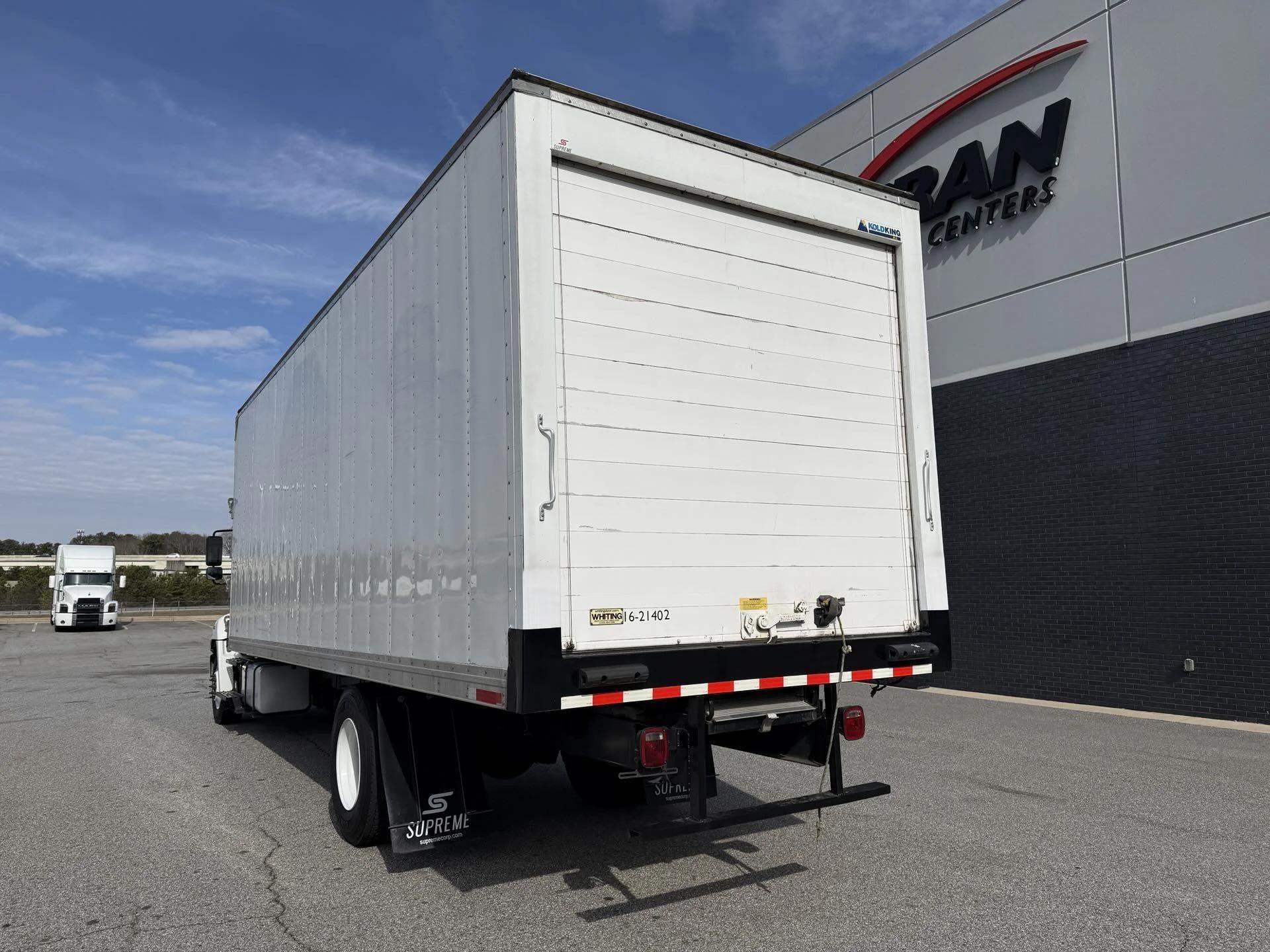 2021 Hino 268 in Duluth, GA — photo 5