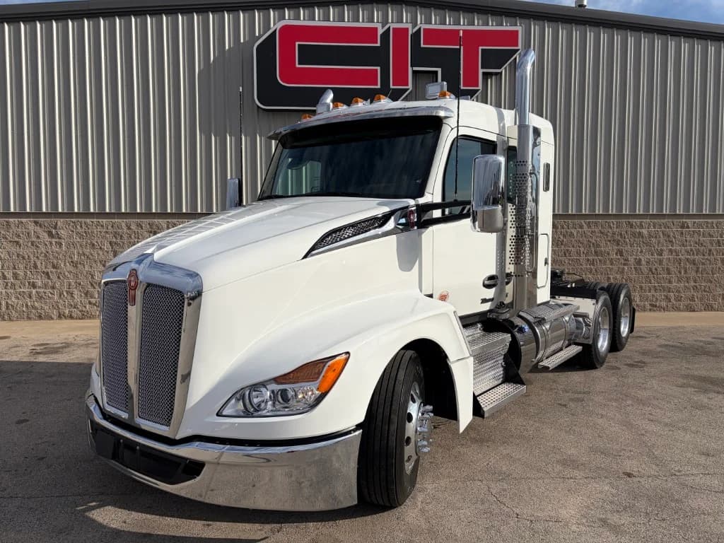 2027 Kenworth T680 in Morton, IL