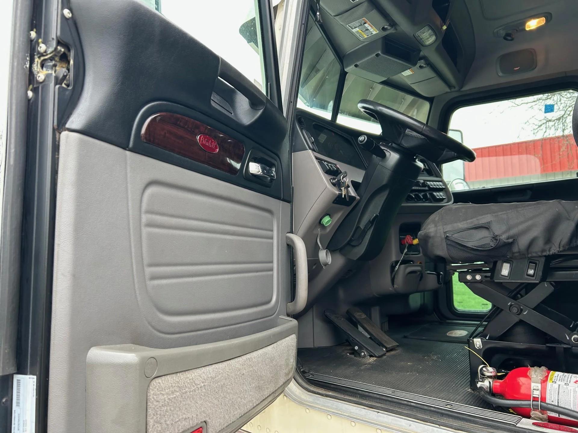 2022 Peterbilt 389 in Zanesville, OH — photo 11