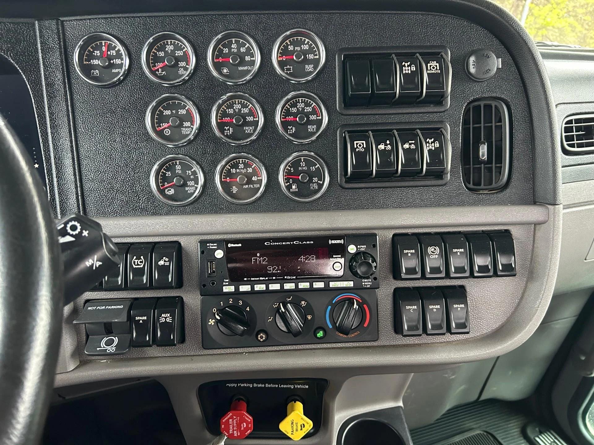 2022 Peterbilt 389 in Zanesville, OH — photo 14