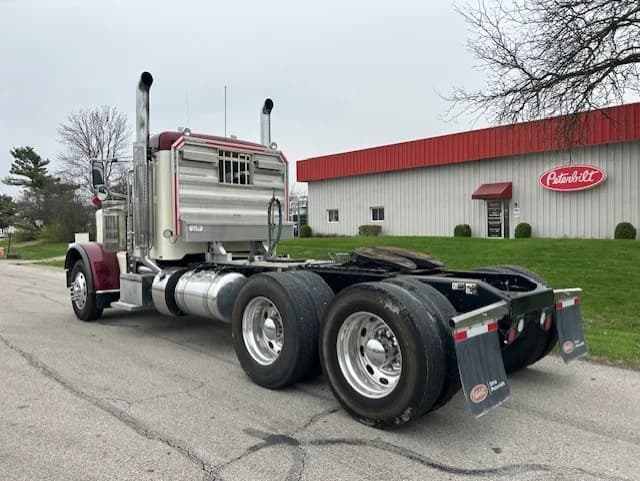 2022 Peterbilt 389 in Zanesville, OH — photo 7