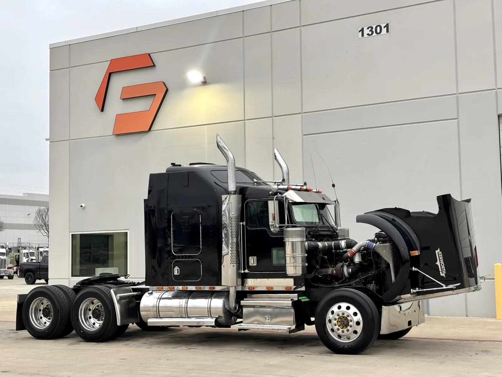 2000 Kenworth W900 in Hutchins, TX — photo 9