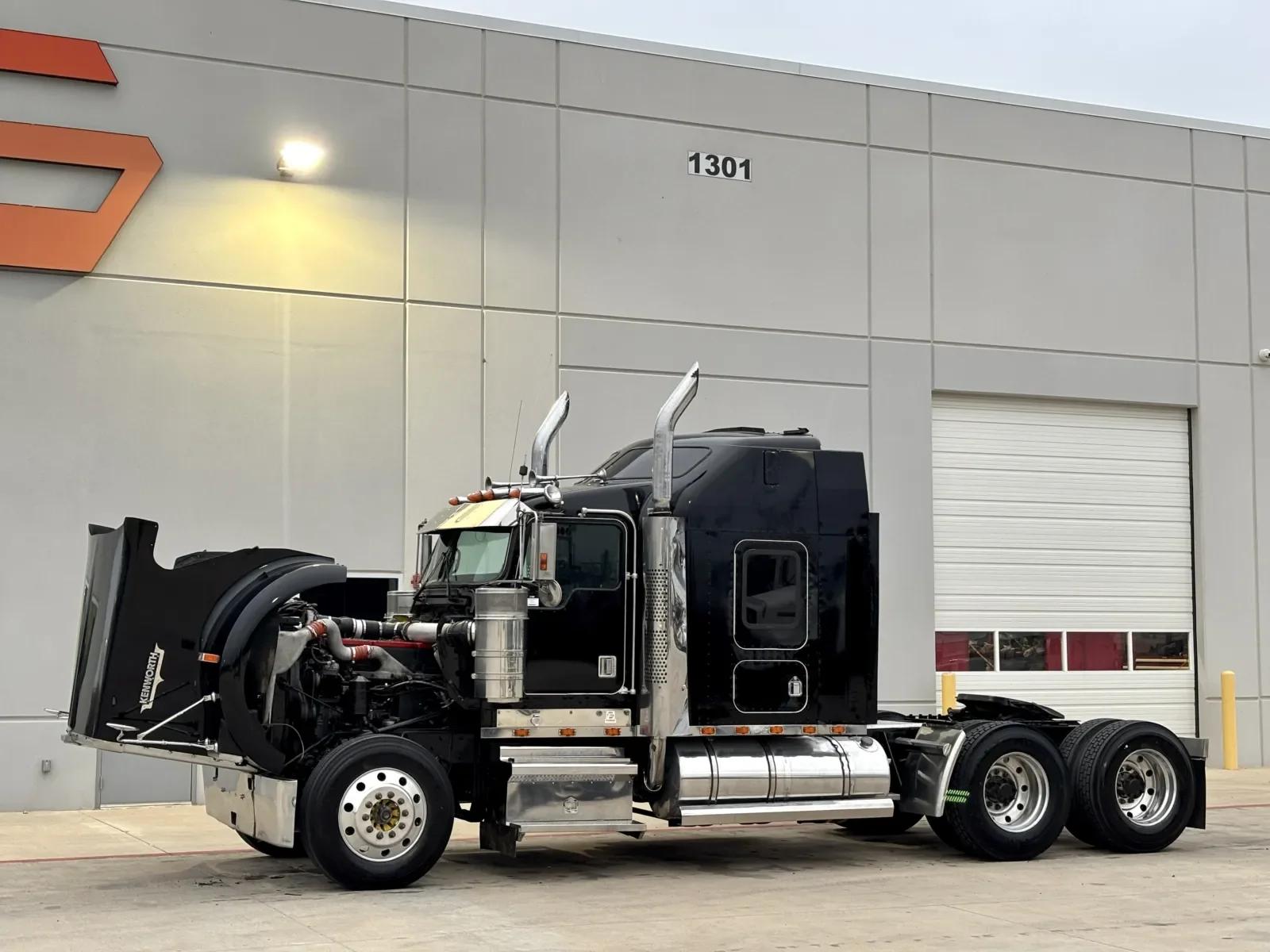 2000 Kenworth W900 in Hutchins, TX — photo 10