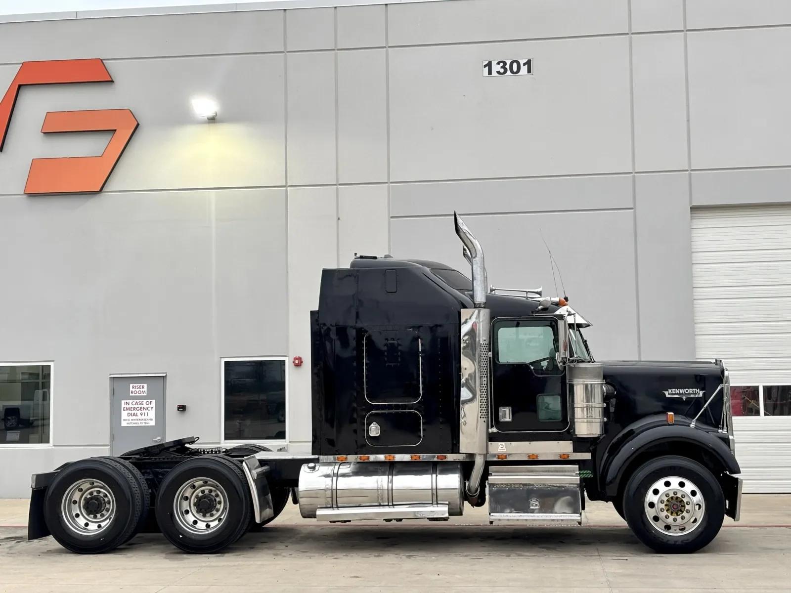 2000 Kenworth W900 in Hutchins, TX — photo 3